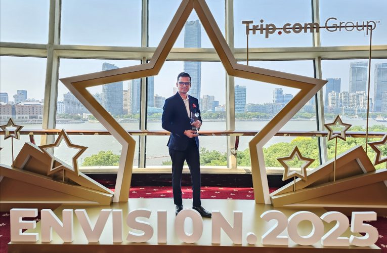 Crowne Plaza Dhaka Gulshan honored with Rising Star Award