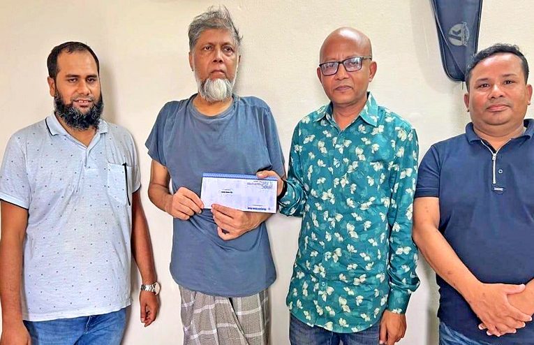Shahjalal Islami Bank provides financial assistance to a cancer patient