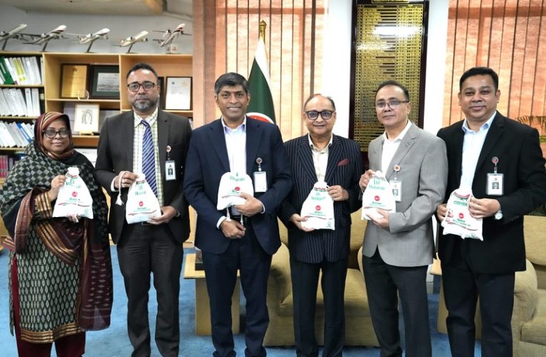 Biman offers Eid gifts, special meals for passengers