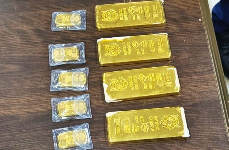 4.5kg gold seized from Malaysian Airlines passenger at Dhaka airport